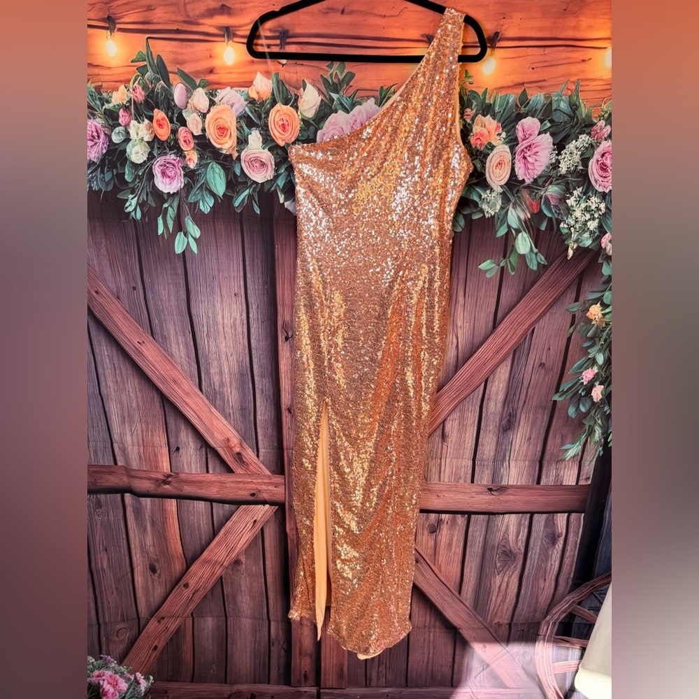 Elegant Gold Sequin One-Shoulder Prom Dress